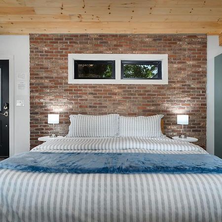 Petit Paradis Studio With Hot Tub Fredericksburg Exterior photo