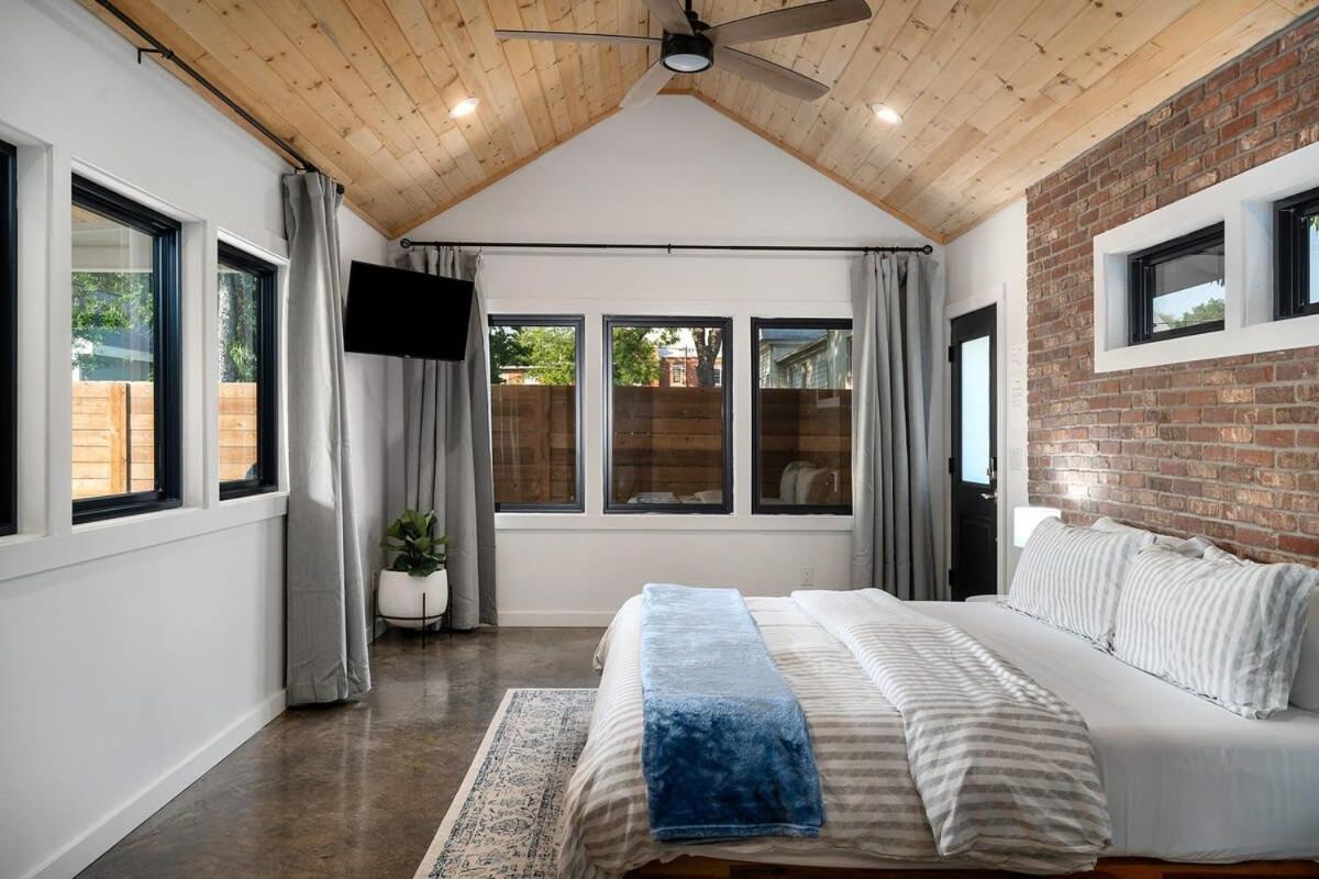 Petit Paradis Studio With Hot Tub Fredericksburg Exterior photo