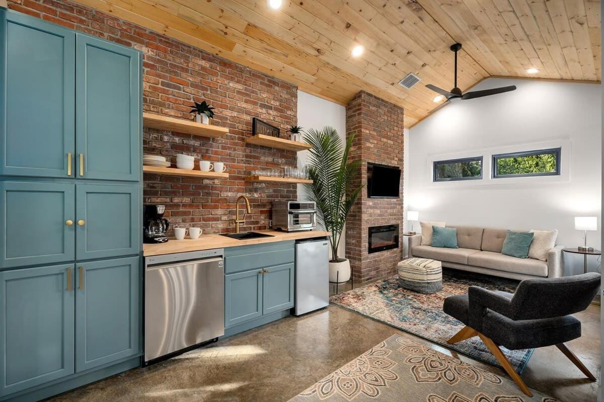 Petit Paradis Studio With Hot Tub Fredericksburg Exterior photo