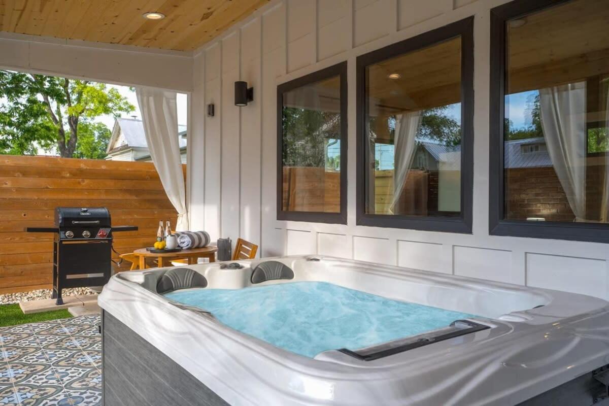 Petit Paradis Studio With Hot Tub Fredericksburg Exterior photo