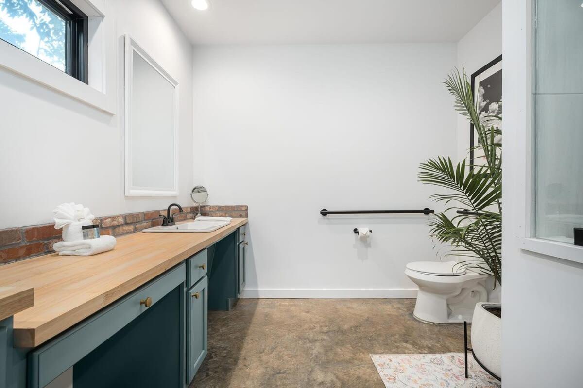 Petit Paradis Studio With Hot Tub Fredericksburg Exterior photo